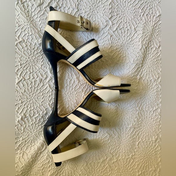 Women’s Michael Kors Navy/White Heels - Picture 4 of 8